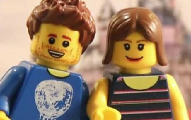 Britânico usa bonequinhos de Lego para pedir a namorada em casamento Britânico usa bonequinhos de Lego para pedir a namorada em casamento