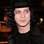 Jack White, do White Stripes, curte um visual de vampiro que não dorme desde 1870. Mas sombra avermelhada não é demais?. Foto: Getty Images
