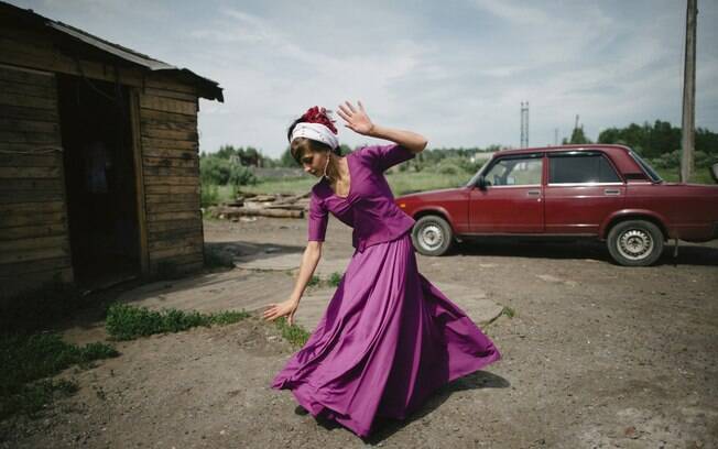 Menina cigana celebra casamento em Chudovo, Rússia