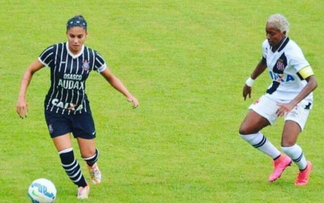 A jogadora do Corinthians Audax, Mayara Bordin, sofre com o preconceito com a mulher no esporte