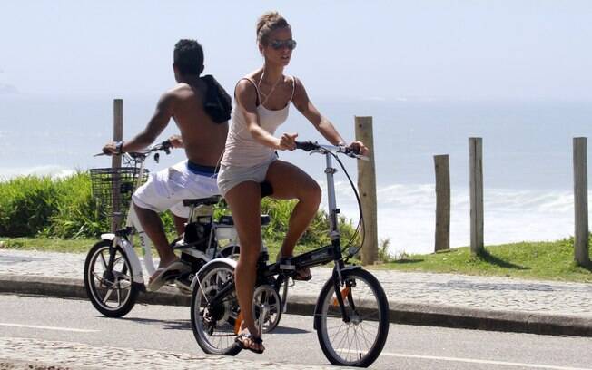 Fernanda de Freitas pedala na Barra da Tijuca