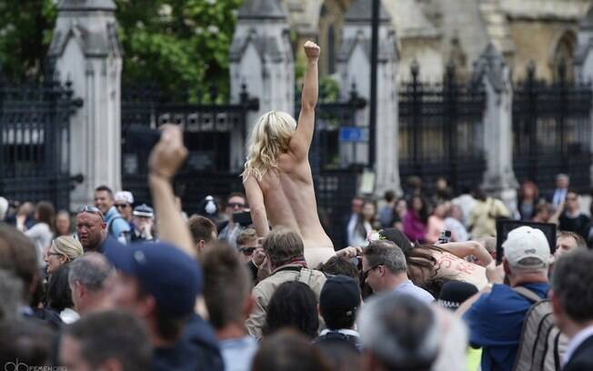 07 de Julho - Ativistas protestam em Londres, Inglaterra, contra a mutilação genital praticada por alguns grupos religiosos. Foto: Femen/Divulgação