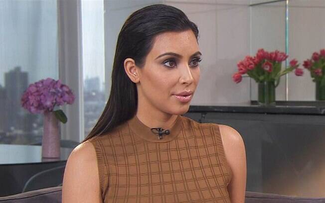 Kim Kardashian dá entrevista sobre padrasto para o Today Show
