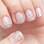 Unhas ombré com glitter dão um toque de brilho sobre base transparente. Foto: Fernando Genaro/Fotoarena