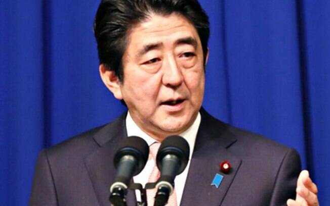 Primeiro-ministro do Japão, Shinzo Abe, ganha US$202 mil dólares por ano desde que assumiu o cargo, em 2012