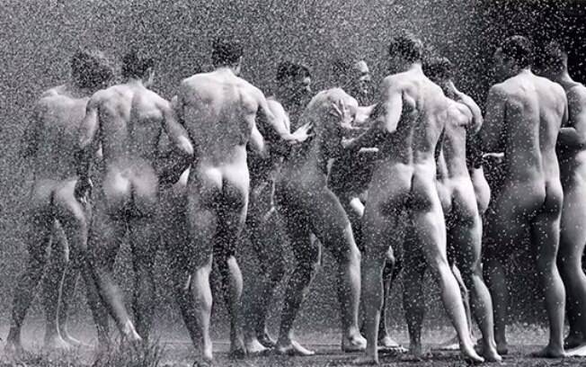 Atletas da Universidade de Warwick posam nus para combater a homofobia no meio esportivo. Foto: Reprodução