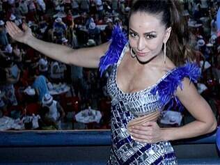 Sabrina Sato comemora na Vila Isabel