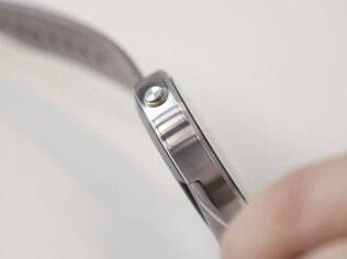 Moto 360 tem apenas um botão físico, na lateral