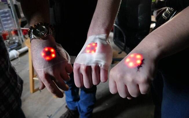 Chips de LED nas mãos