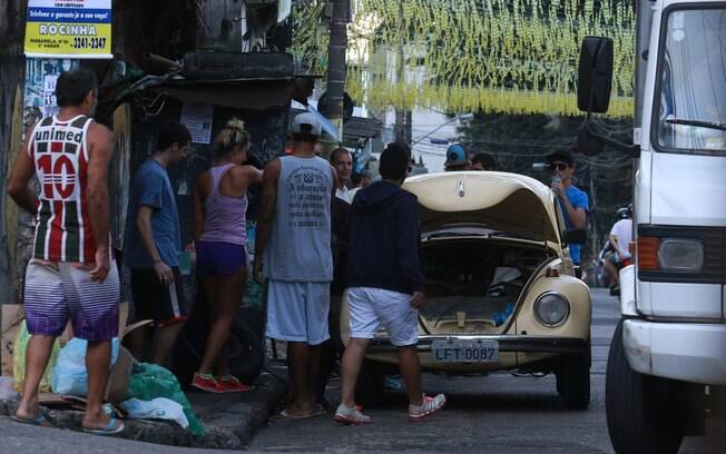 Marcello Melo Jr. foi visto ao levar seu carro a uma oficina mecânica no morro do Vidigal, onde mora, no Rio
