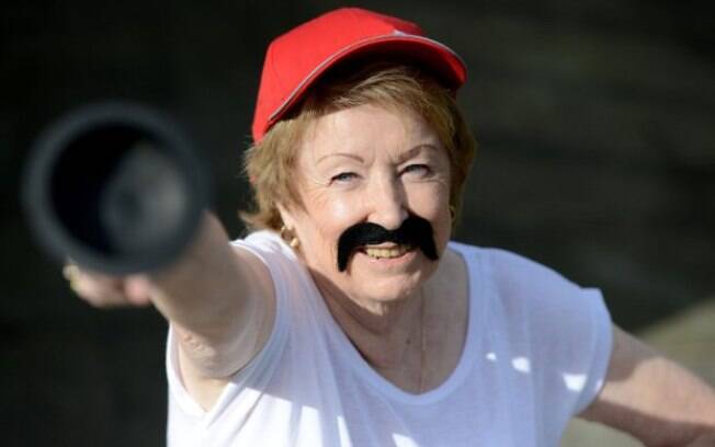 Bridget fazendo Cosplay de Super Mario, um de seus personagens de games favoritos.
