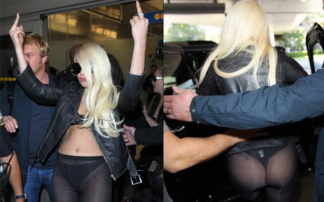 Lady Gaga faz gesto obsceno e usa figurino extravagante, em 2012 Lady Gaga faz gesto obsceno e usa figurino extravagante, em 2012