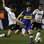 Castán tenta tirar a bola de Riquelme no primeiro tempo. Foto: AP