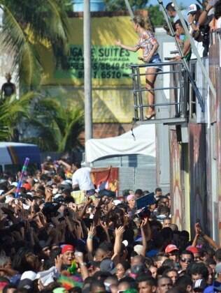 Claudia Leitte se apresenta em Salvador no circuito Barra/Ondina