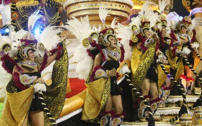 Carro abre-alas da Vai Vai, que representava o Jardim do Éden, no desfile de 2012