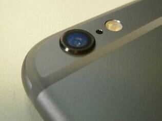 Câmera do iPhone 6 salta ligeiramente do corpo do aparelho