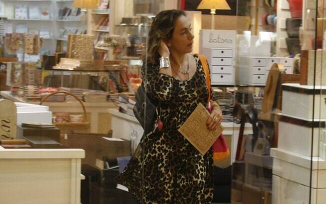 Cissa Guimarães foi às compras em um shopping da zona sul do Rio