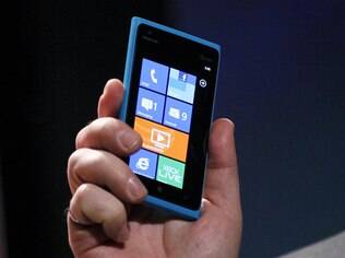 Lumia 900 é um dos produtos da parceria Microsoft e Nokia
