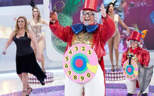 Rodrigo Faro se transforma em Chacrinha e recebe Rita Cadilac