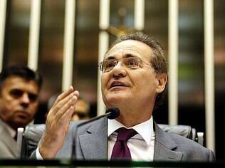 Renan Calheiros entrou em rota de colisão com o presidente da Câmara, Eduardo Cunha, devido à tramitação do texto que regulamenta a terceirização