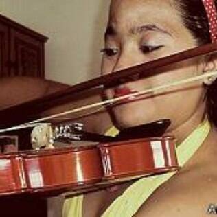 Ana afirma levar uma vida normal: 'hoje sei até tocar violino!'