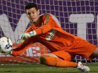 Após nova falha, Fábio lamenta má fase do Palmeiras: 