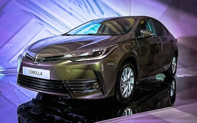Toyota Corolla renovado é mostrado em evento na Rússia antes de ser apresentado no Salão do Automóvel, em São Paulo