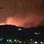 Reprodução de vídeo mostra fumaça e fogo no céu sobre Damasco na madrugada deste domingo (05/05). Foto: AP
