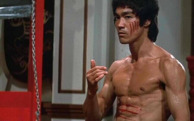 Coleção com itens que pertenceram a Bruce Lee estão em leilão nos EUA