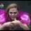 Mesmo num momento dramático, glamour de plumas pink. Foto: Reprodução