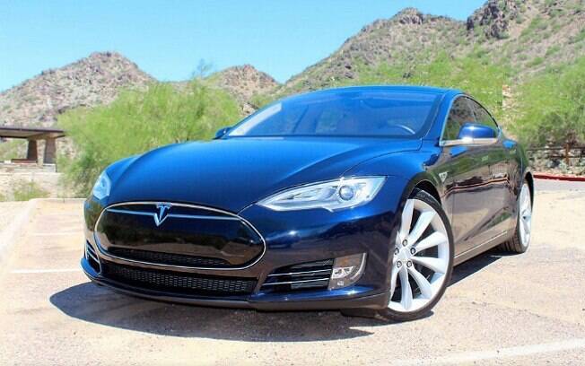 Tesla Model S disponível no... Airbnb