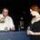 Christina Hendricks, estrela de 'Mad Men', confere o drinque da noite. Foto: Divulgação