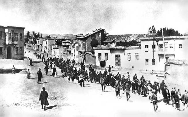 Armênios são deportados por turco-otomanos em abril de 1915, durante a Primeira Grande Guerra