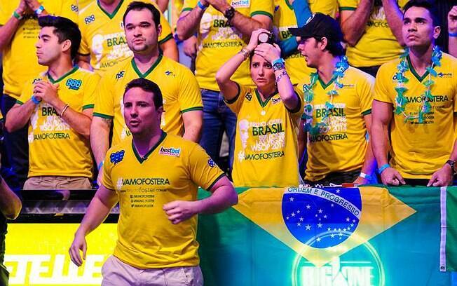 Bruno Foster e torcida momentos antes da eliminação do brasileiro