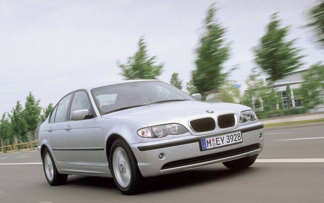 A BMW era mais uma marca que utilizava os airbags da Takata com o defeito no gerador de gás. Agora fazem o recall de mais 2.009 unidades para trocar as bolsas. A BMW era mais uma marca que utilizava os airbags da Takata com o defeito no gerador de gás. Agora fazem o recall de mais 2.009 unidades para trocar as bolsas.