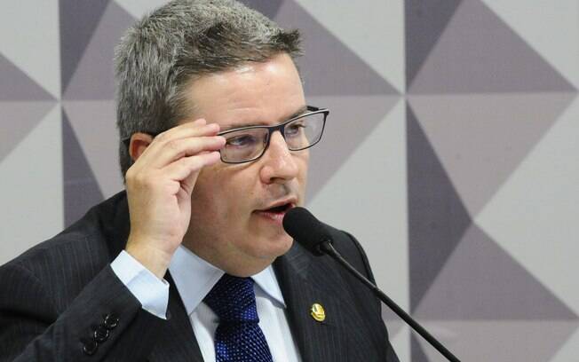 Senador Antonio Anastasia (PSDB-MG), relator da Comissão Especial de Impeachment, em pronunciamento. Foto: Marcos Oliveira/Agência Senado