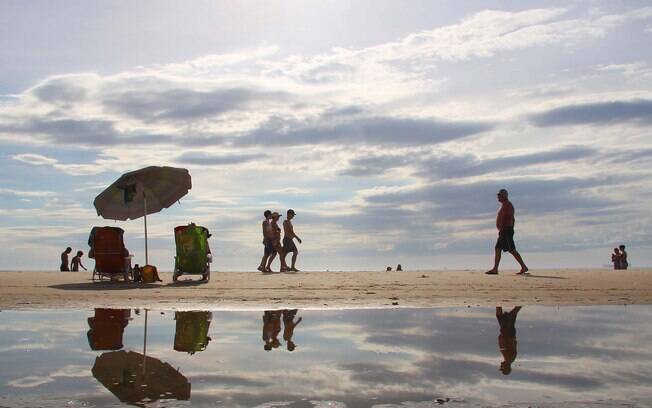 Banhistas na praia gaúcha de Tramandaí (31/12/2012)