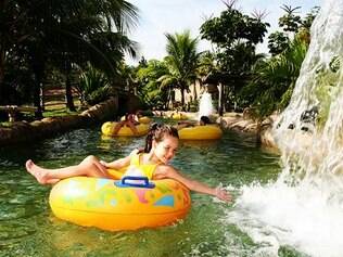 O rio lento é opção de atração calminha do complexo Rio Quente Resorts