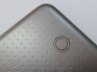 Botões são usados para encaixar o Tab S em capas