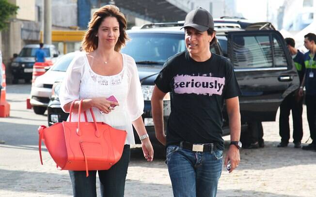 Tom Cavalcante foi com a mulher, Patrícia, ao cruzeiro do Roberto Carlos, na tarde de sábado (8)