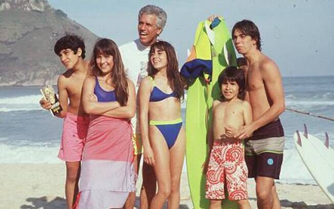 Gaspar (Nuno Leal Maia) e seus cinco filhos (Henrique Farias, Gabriela Duarte, Carol Machado, Igor Lage e Marcelo Faria) em