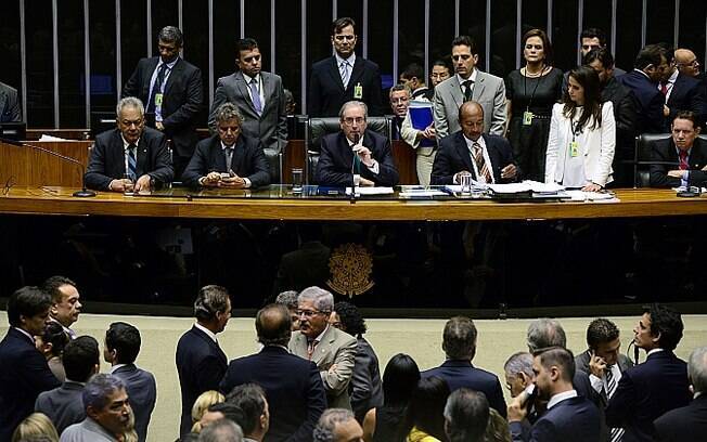 Parlamentares aproveitaram o período legal para trocar de legenda sem perder o mandato