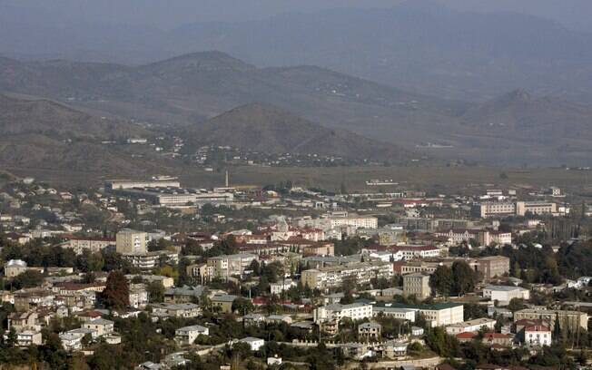 Região fronteiriça de Nagorno-Karabakh foi palco de confrontos neste sábado (2)