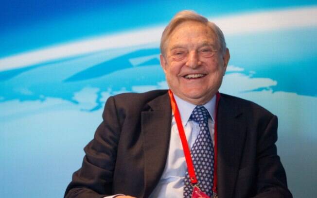Depois de escapar do nazismo na Hungria, George Soros foi ser garçom e porteiro em Londres. Com o tempo, acabou se tornando um banqueiro, dono de uma fortuna de US$ 28,5 bilhões . Foto: Getty Images