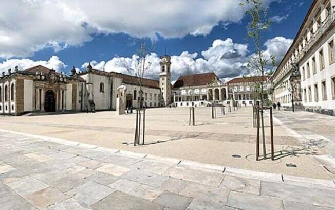 Portugal tem universidades antigas em prédios históricos, como a de Coimbra