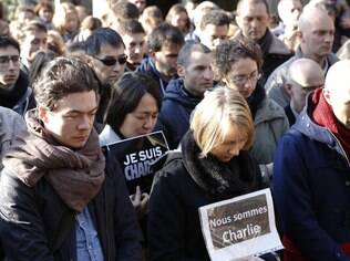 Japonses se reúnem em marcha silenciosa contra o terror