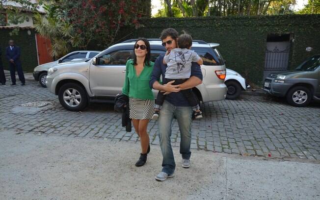 Juliana Knust com o marido, Gustavo Machado, e o filho, Matheus 