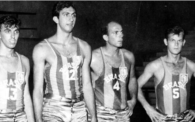 Vitor, Succar, Amaury e Wlamir, bronze no basquete em Tóquio 1964