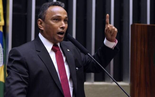 Sibá Machado, líder petista, atacou a estratégia de blindagem do PSDB