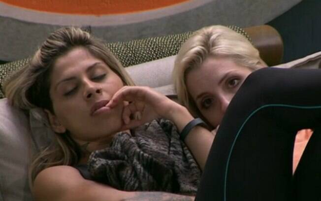 Vanessa falou para Clara que o Marcelo não faz nada e só atrapalha